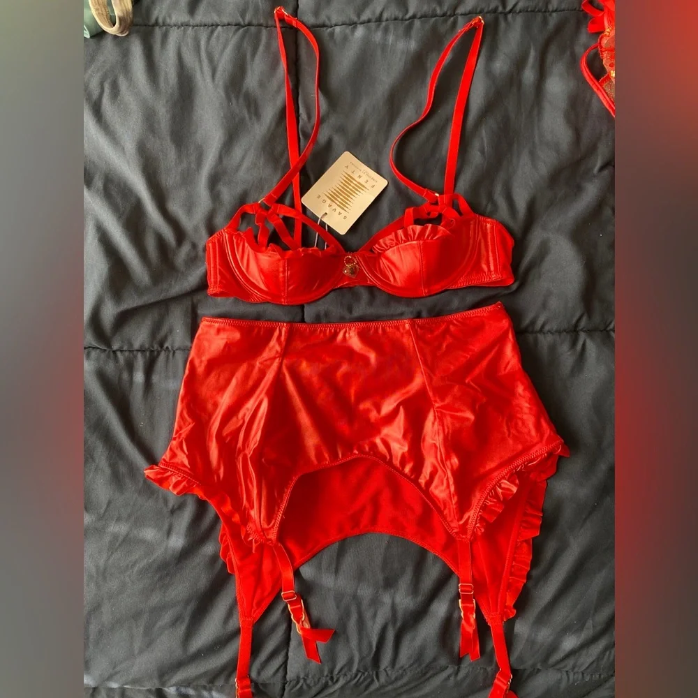 SOLD [New] Savage X Fenty Sexy Heart Set
